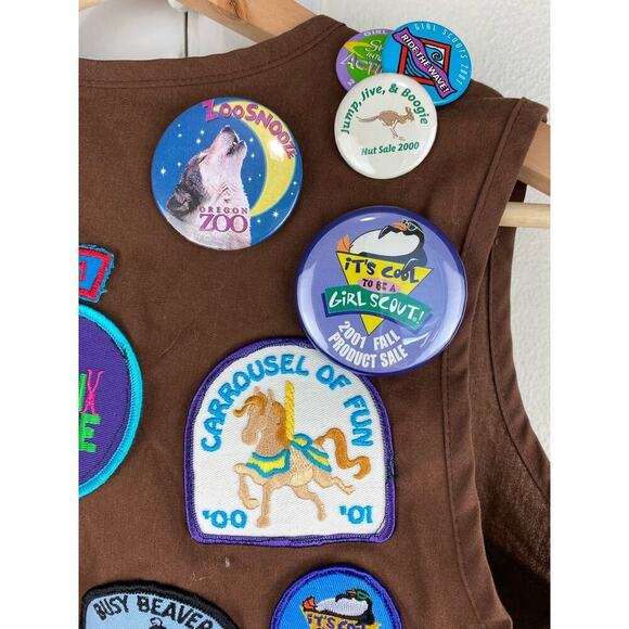 Girl Scouts Size S Plus Brown Vest with Patches and Pins 2002 - Picture 8 of 9